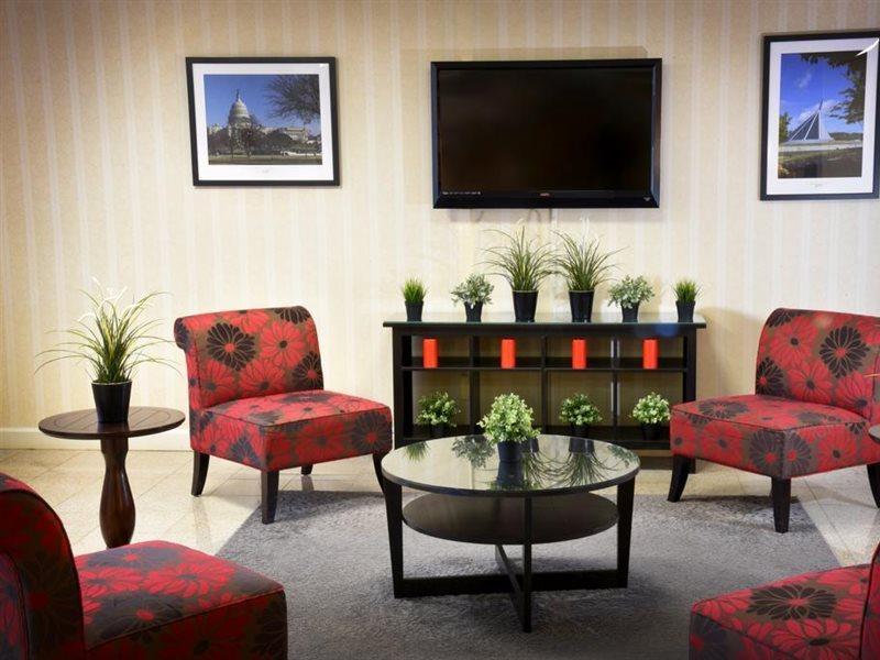 Ramada By Wyndham Triangle/Quantico Otel Dış mekan fotoğraf