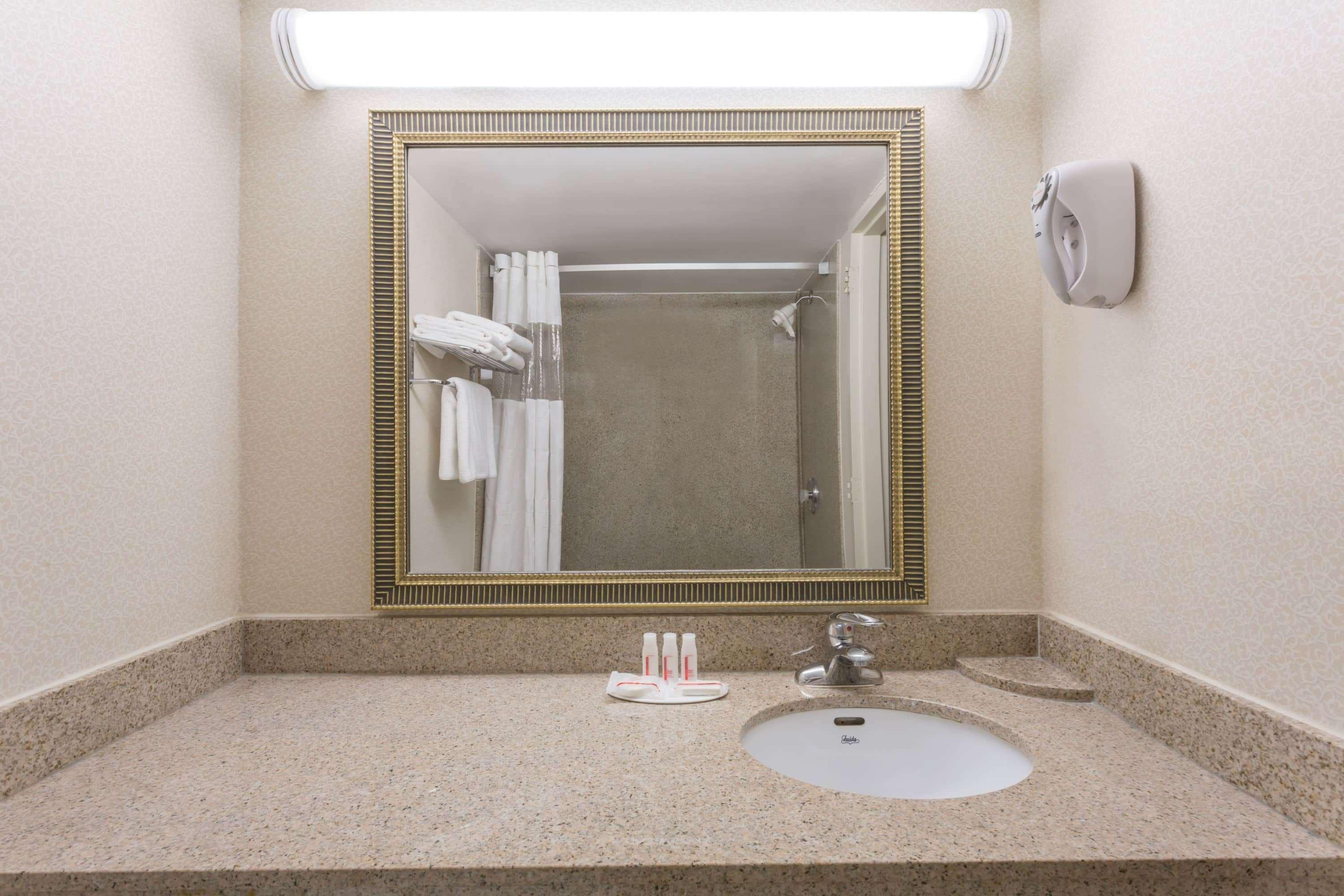 Ramada By Wyndham Triangle/Quantico Otel Dış mekan fotoğraf