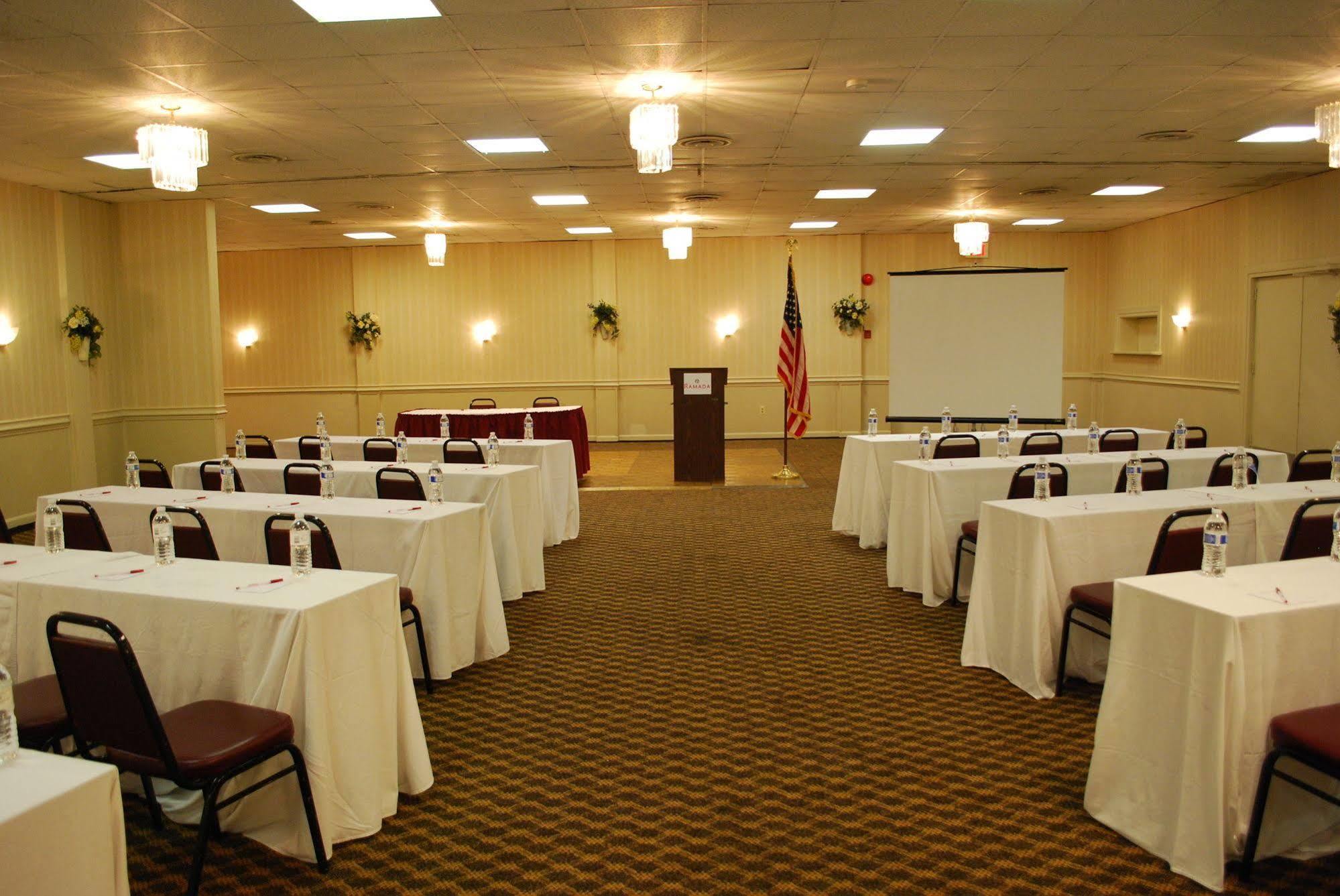 Ramada By Wyndham Triangle/Quantico Otel Dış mekan fotoğraf